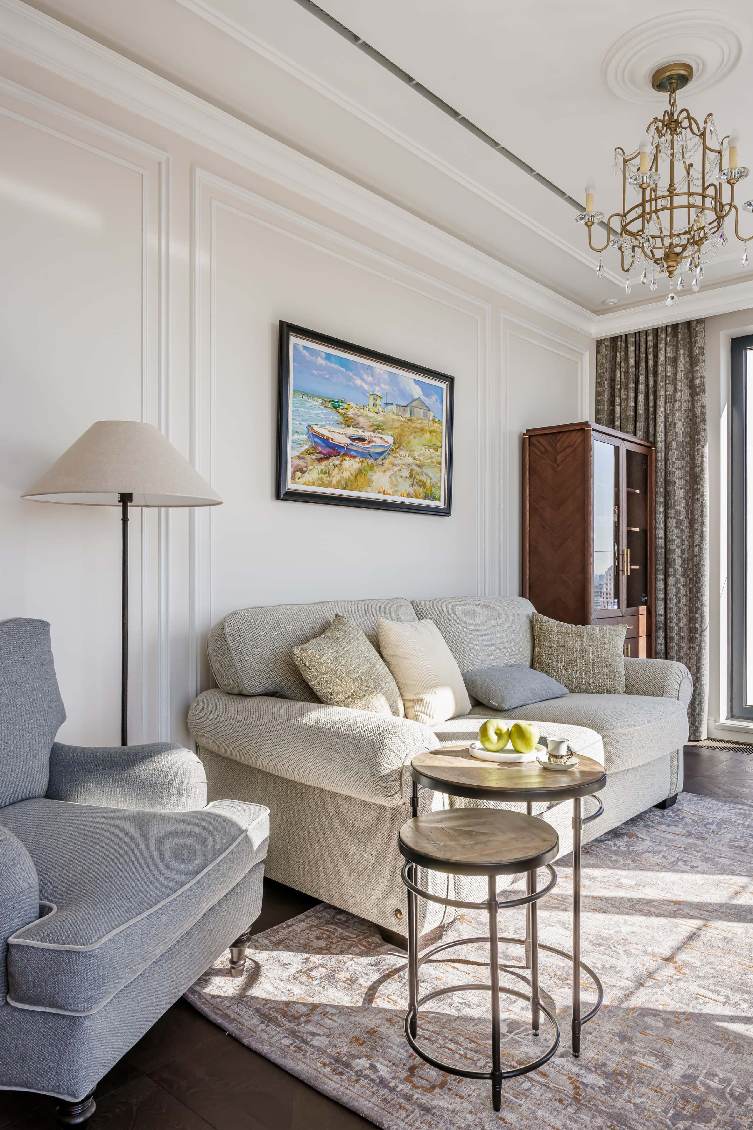 Mieszkanie w stylu amerykańskiej klasyki: akcent na detale i wysoką jakość.