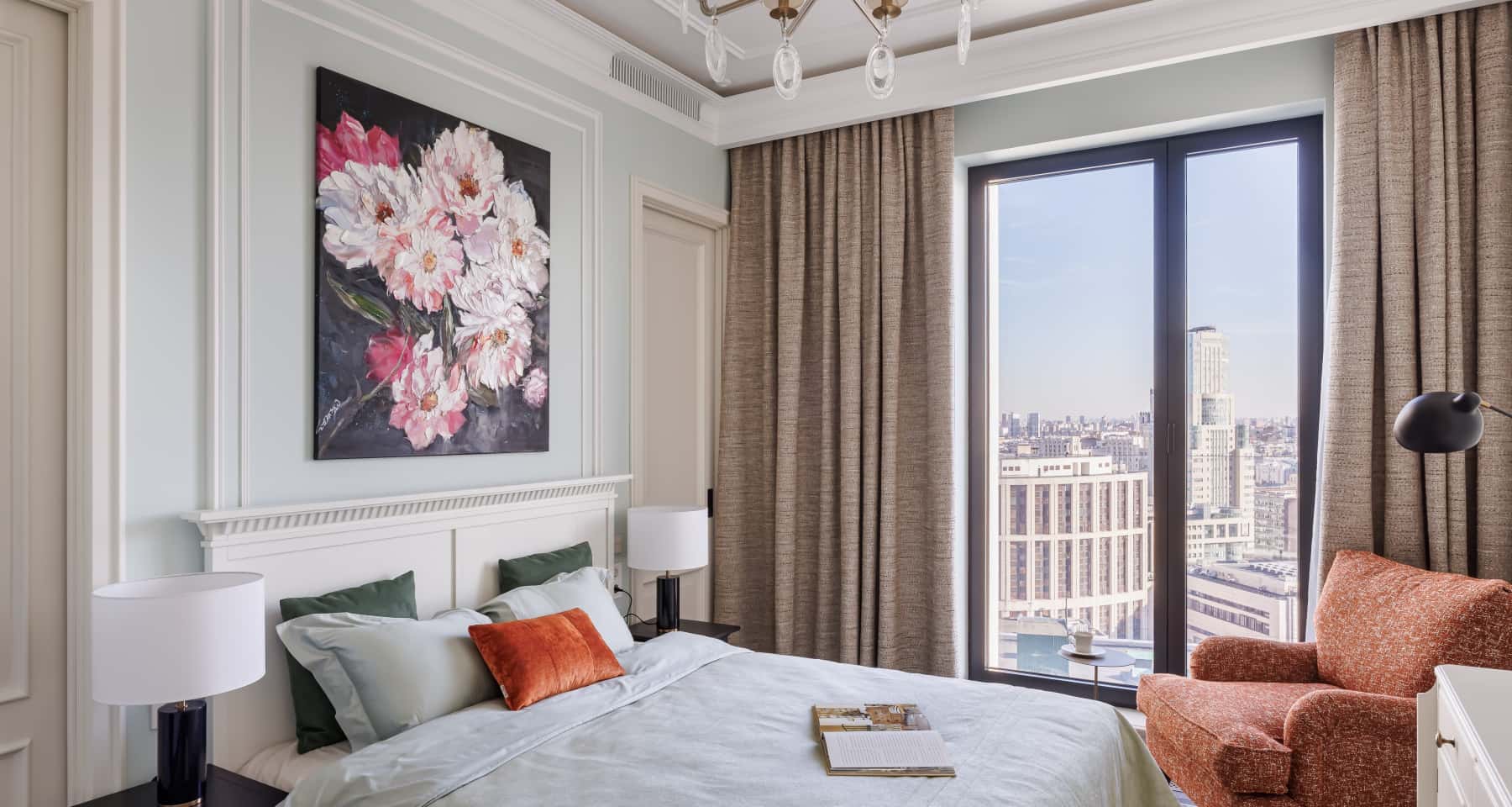 Remont mieszkania w stylu amerykańskiej klasyki: detale wnętrza i wykończenia.