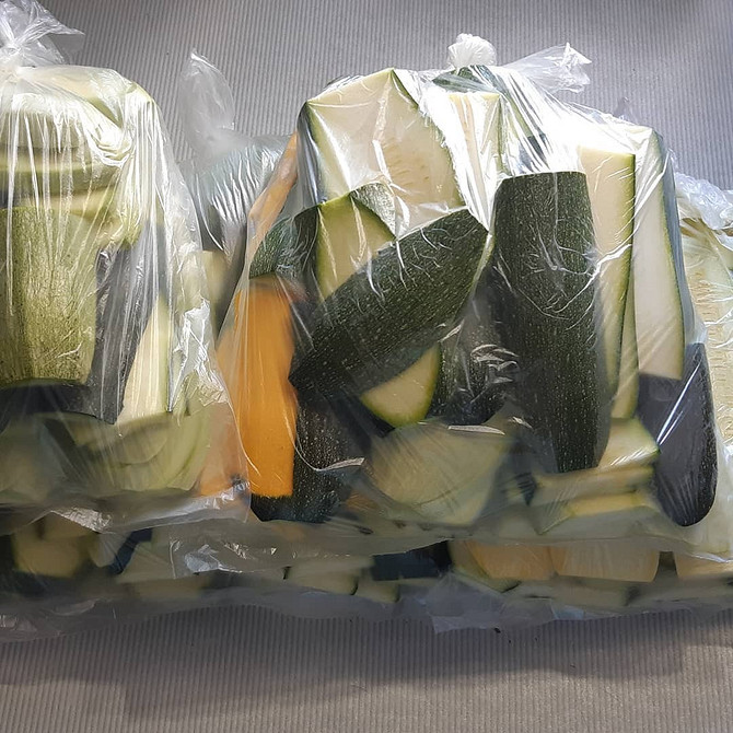 Uniknij gnicia cukinii Przyczyny gnicia cukinii: jak uniknąć utraty plonu z powodu chorób i szkodników.