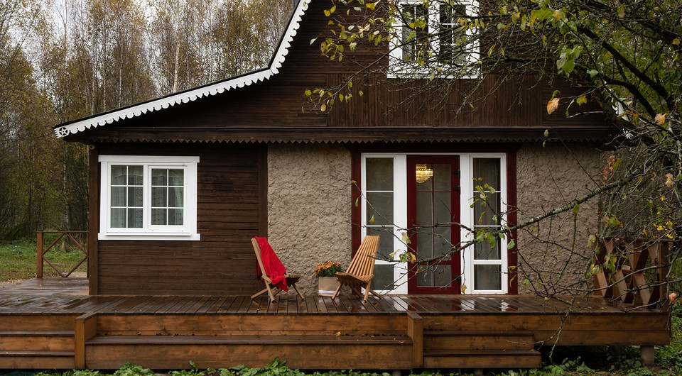 Wybór farby do malowania starego domu: porady i inspiracje kolorystyczne.