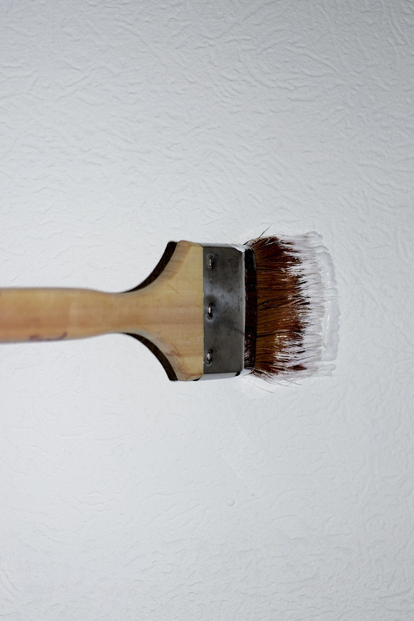 Jak odnowić starą elewację: porady dotyczące malowania i konserwacji.