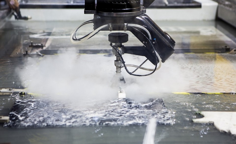 Różne metody cięcia metalu: od tradycyjnych po nowoczesne. Obróbka metalu.
