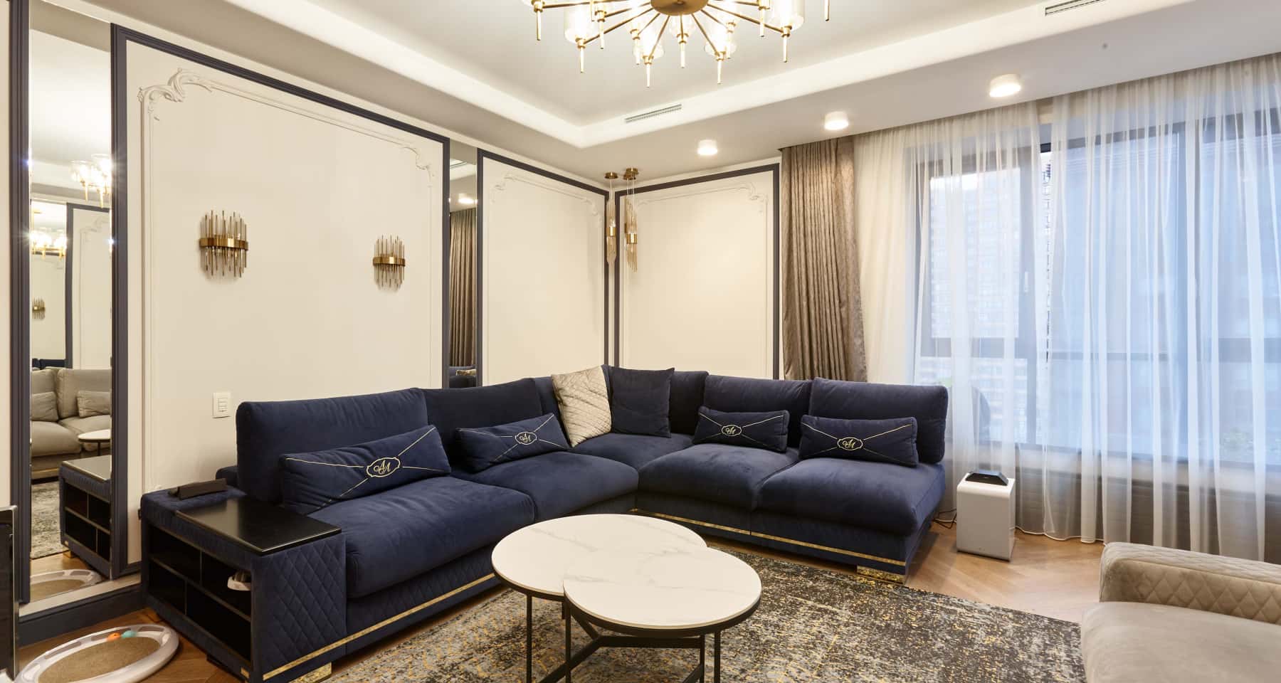 Aranżacja 4-pokojowego mieszkania dwupoziomowego: schody i antresola