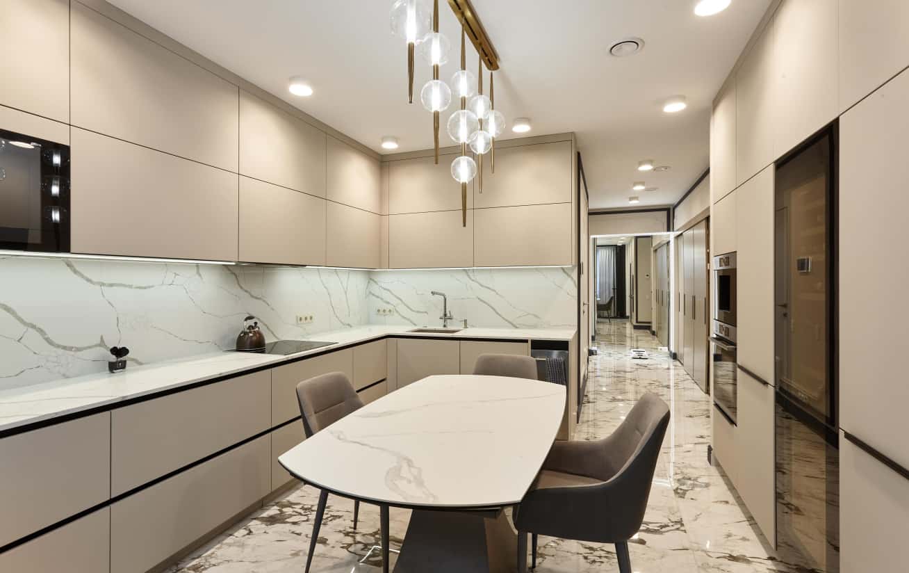 Mieszkanie 4-pokojowe z balkonem: aranżacja przestrzeni na świeżym powietrzu