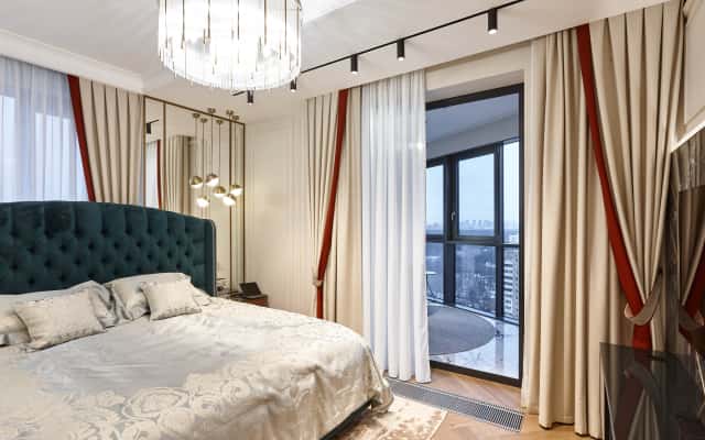 Projektowanie wnętrz mieszkania 4-pokojowego: aranżacja salonu z elementami Art Deco