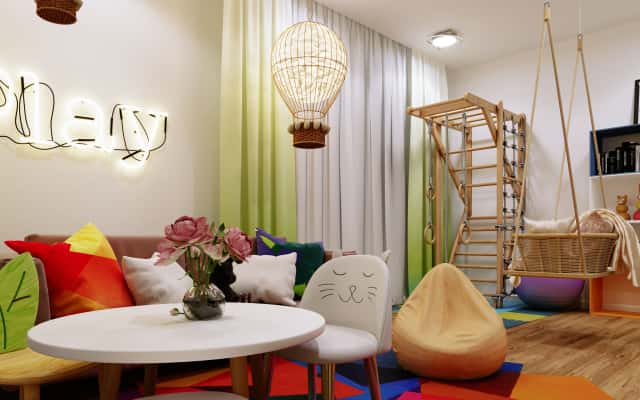 Wnętrze domu w ciepłych beżowych tonach: relaks i harmonia 2026.