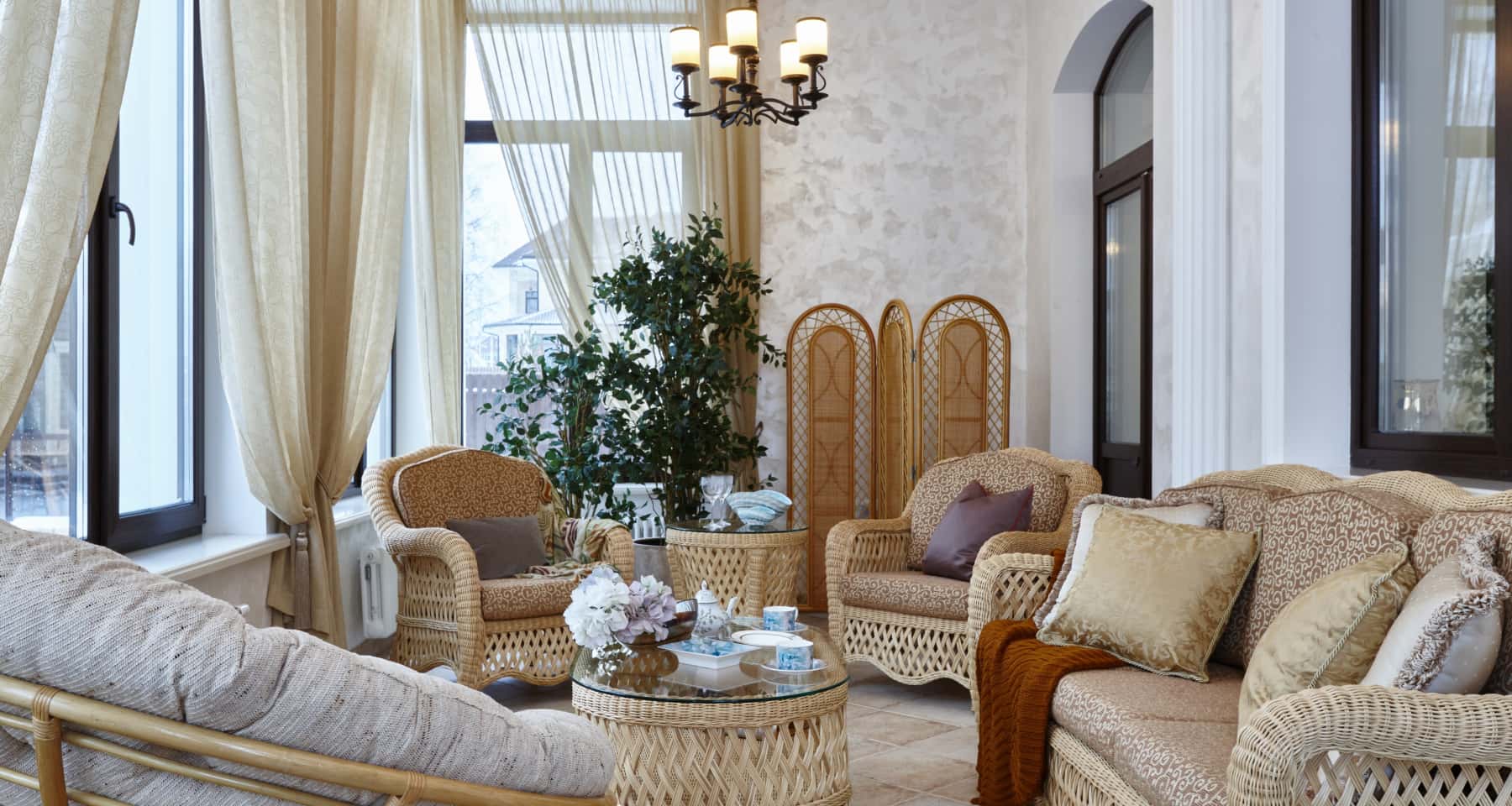 Dwupiętrowy dom 2026: projekt z nowoczesną aranżacją wnętrz i wysokim standardem wykończenia.