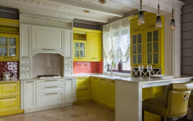 Projekt domu dwupiętrowego 2026: nowoczesna kuchnia z wyspą.