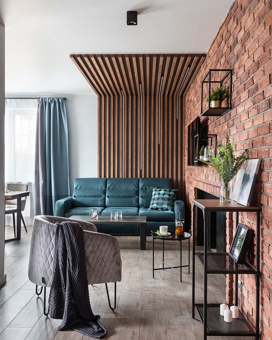 Mała przestrzeń, wielki styl Nowoczesna aranżacja małej przestrzeni relaksu z elementami loft.