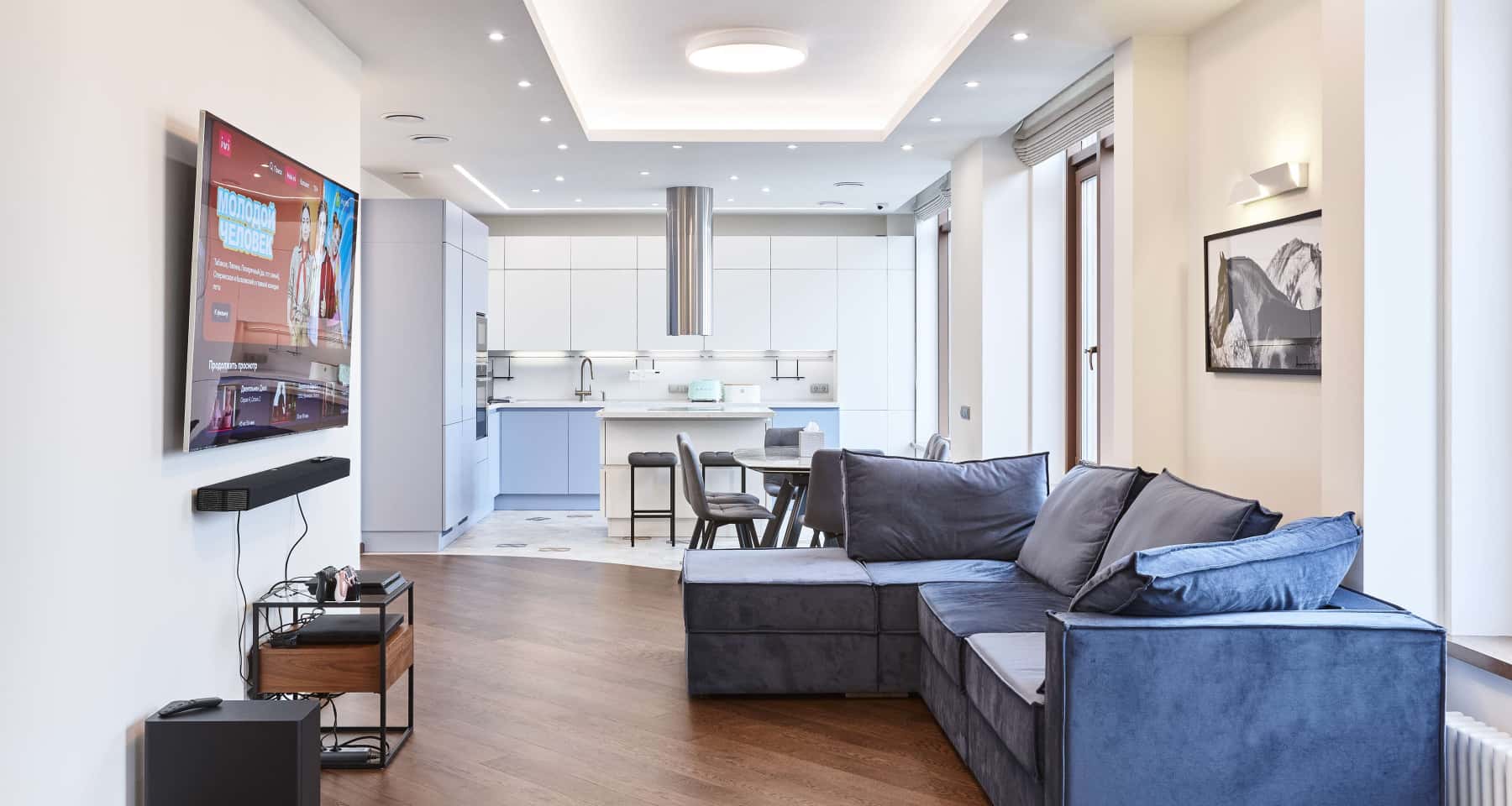 Designerska kuchnia z salonem: trendy aranżacyjne 2026 z naciskiem na detale.