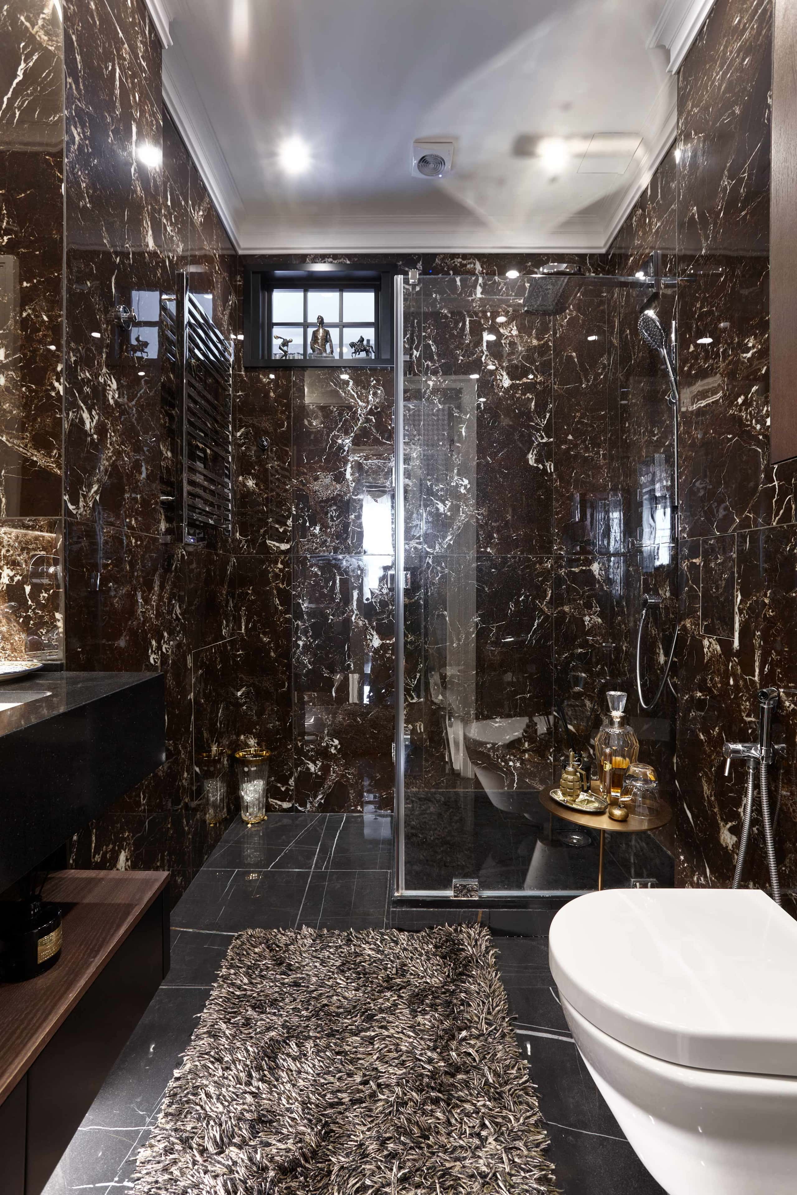 Stylowe czarne wnętrze mieszkania z akcentami betonu i nowoczesnym oświetleniem LED