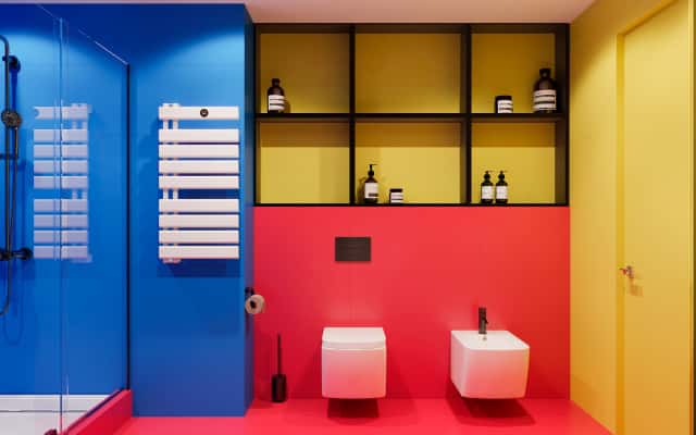 Męskie wnętrza 2026: Kuchnia z elementami drewna i ciemnymi szafkami