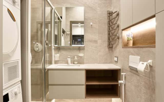 Loftowy Blask Minimalizmu Oświetlenie loftowe w nowoczesnym mieszkaniu, minimalistyczny design wnętrza 2026