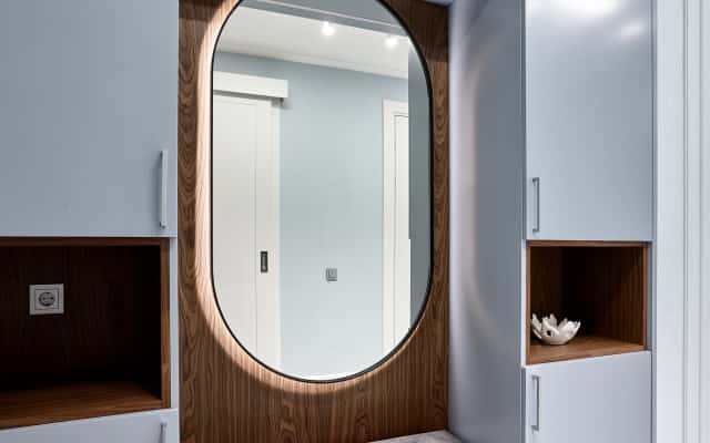 Loftowe Inspiracje 2026 Inspiracje na nowoczesny design mieszkania łączące minimalizm 2026 i loftowe oświetlenie.