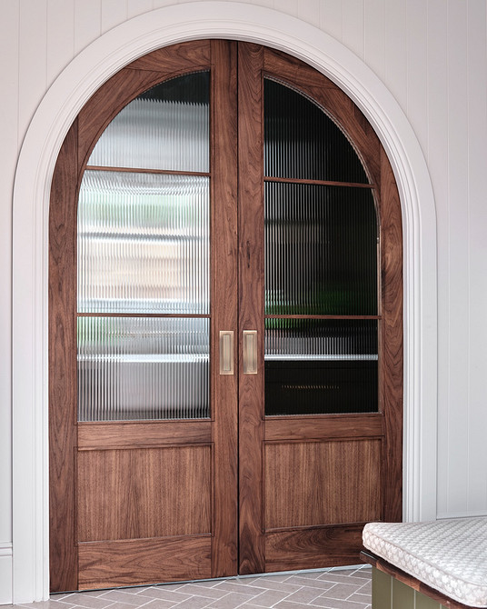 Drzwi wewnętrzne 2026: Drzwi harmonijkowe oszczędzające miejsce w małym mieszkaniu.