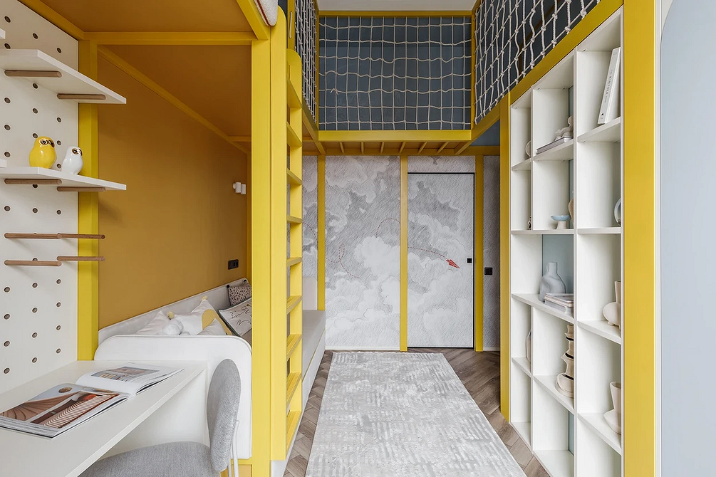 Drzwi wewnętrzne trendy 2026: Szklane drzwi przesuwne oddzielające salon od kuchni.