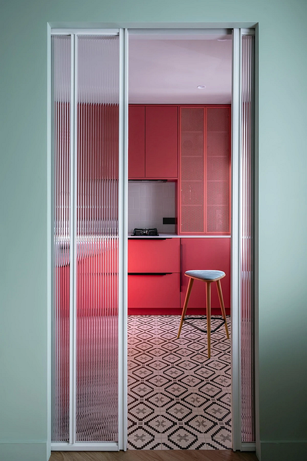 Eleganckie drzwi wewnętrzne w nowoczesnym wnętrzu, trendy 2026