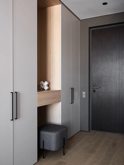 Jasne drzwi wewnętrzne 2026 z przeszkleniami, wpuszczają światło i optycznie powiększają przestrzeń