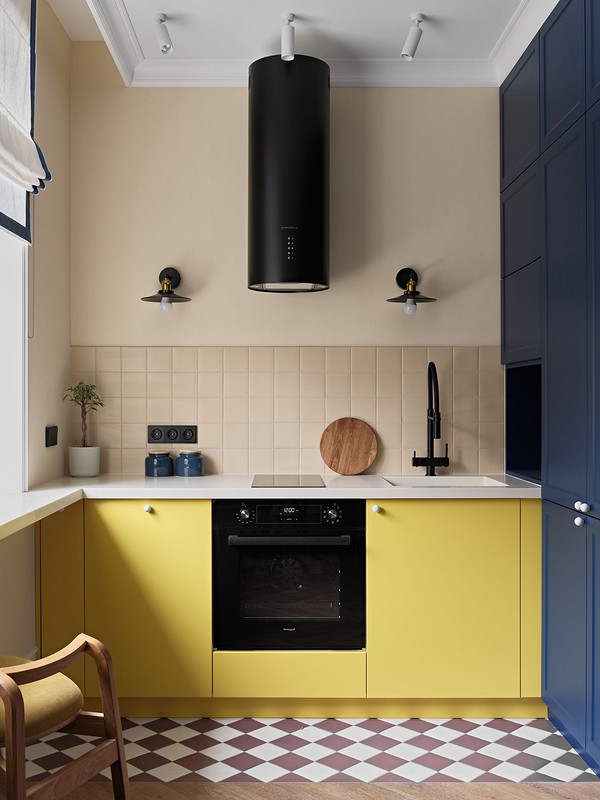 Funkcjonalność vs Wygląd Porównanie wyglądu i funkcjonalności płyty gazowej i elektrycznej w kuchni.