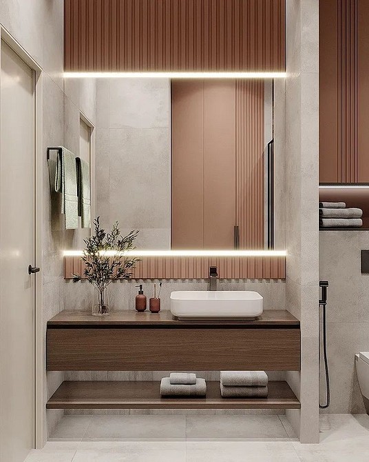 Ściana z panelami gipsowymi 3D: geometryczne wzory zapewniające izolację akustyczną w pomieszczeniu.