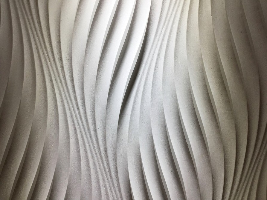 Izolacja akustyczna ścian dzięki panelom gipsowym 3D: komfort i nowoczesny wygląd wnętrza.