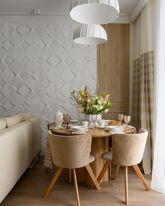 Eleganckie panele gipsowe 3D w sypialni: ciepłe oświetlenie i stylowy akcent na ścianie.