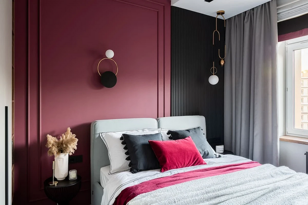 Nowoczesne panele gipsowe 3D w małym mieszkaniu, optycznie powiększające przestrzeń.