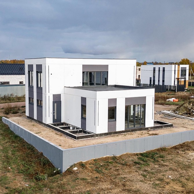 Porównanie kosztów i właściwości materiałów budowlanych dla budowy domu.