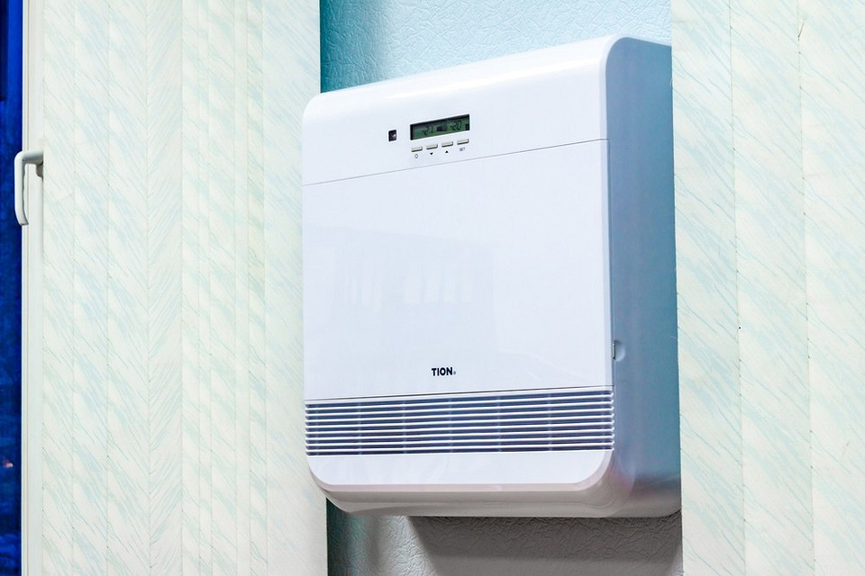 Nowoczesny brizer zapewnia optymalną wentylację mechaniczną i świeże powietrze w domu.