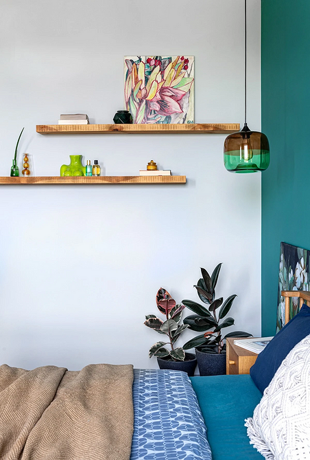 Aranżacja wnętrz 2026: zestawienie geometrycznych wzorów na ścianach w stylu minimalistycznym.