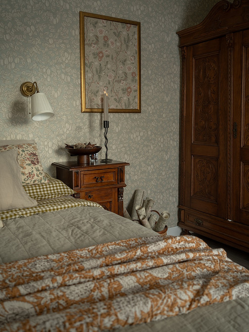 Gotowe schematy łączenia tapet: pomysły na aranżację ścian w nowoczesnym stylu.