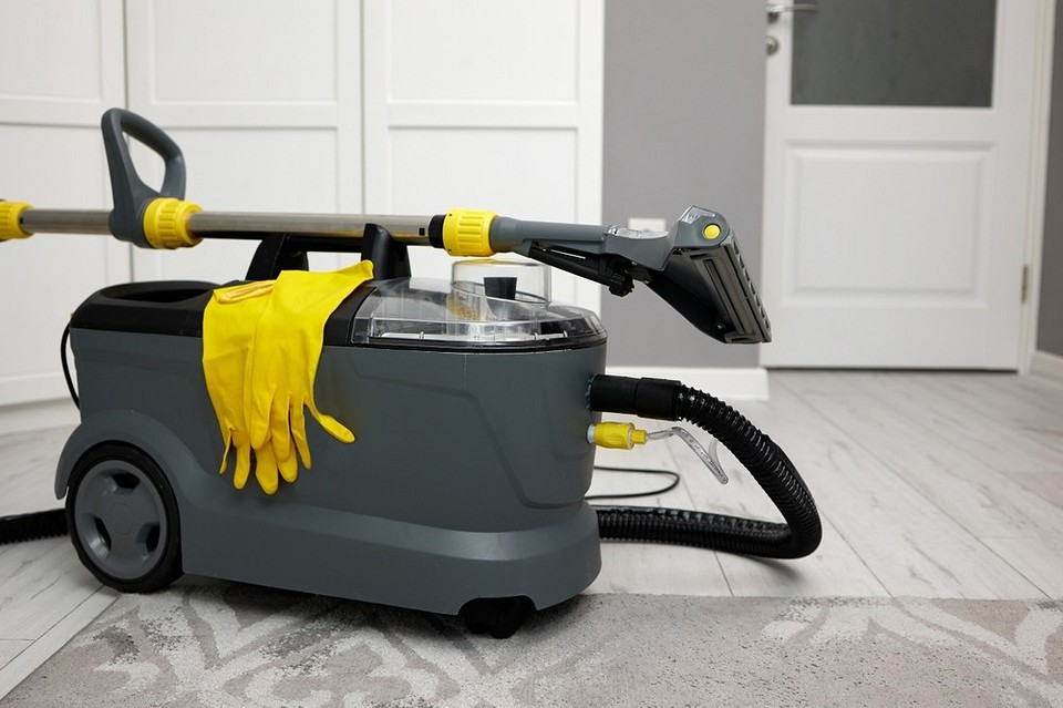 Odkurzacz piorący zapewnia idealną czystość podłóg, dywanów i mebli.