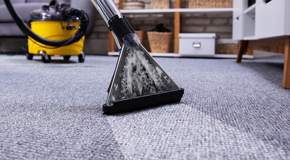 Czyszczenie dywanu odkurzaczem piorącym – idealna czystość podłóg i mebli
