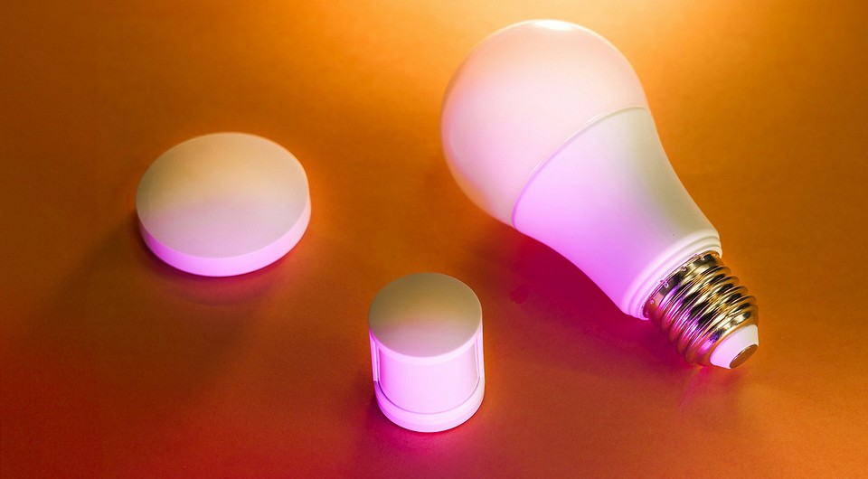 Montaż czujnika: Wybór miejsca Wybór miejsca montażu czujnika ruchu dla inteligentnego oświetlenia w domu.