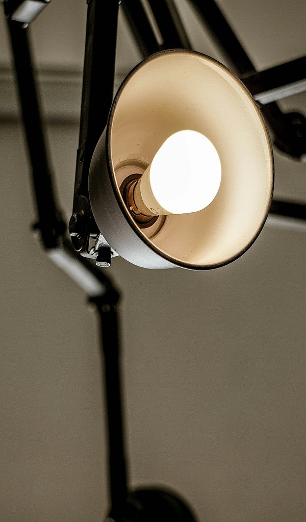 Inteligentny dom: Integracja czujnika Czujnik ruchu dla inteligentnego domu: integracja z systemem automatycznego oświetlenia.