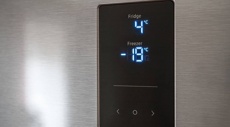 Optymalna temperatura lodówki Ustawianie idealnej temperatury w lodówce dla maksymalnej świeżości produktów spożywczych.