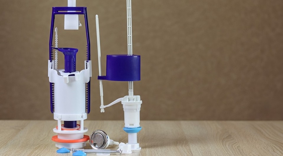 Regulacja spłuczki toalety - prosty remont DIY krok po kroku w 2026 roku.