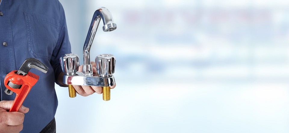 Schemat podłączenia baterii Ilustracja schematu podłączenia baterii kuchennej. DIY. Elastyczne wężyki.