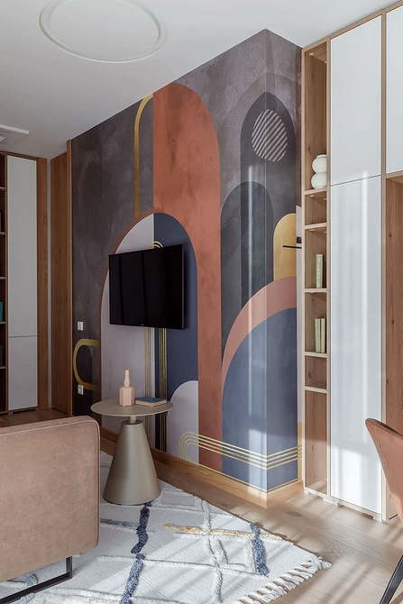 Aranżacja wnętrza: listwy przypodłogowe w kolorze ścian tworzą spójną i elegancką przestrzeń.