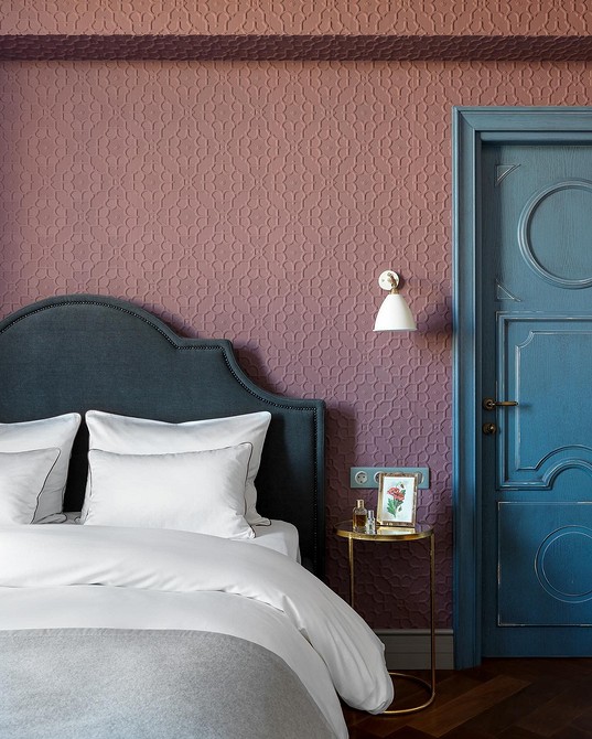 Elastyczne listwy przypodłogowe: Idealne rozwiązanie do nieregularnych ścian i zakrzywionych powierzchni.