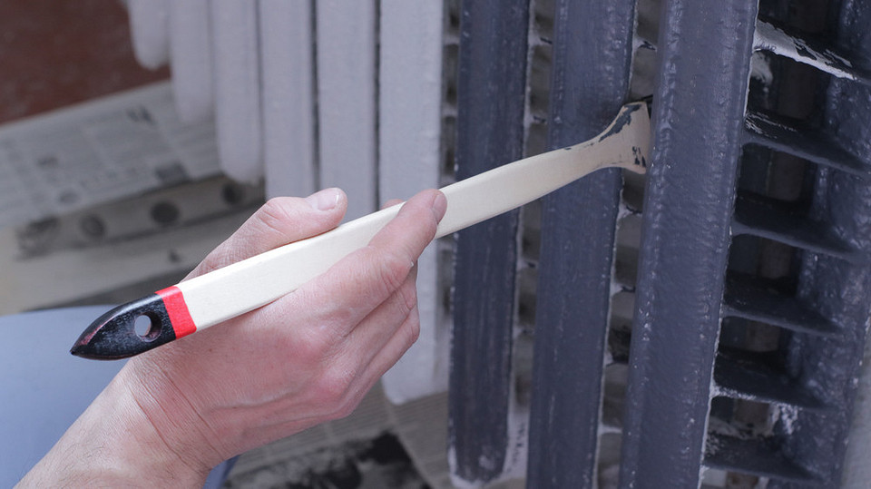 Stalowe grzejniki: malowanie Malowanie stalowych grzejników panelowych: porady i techniki aplikacji farby w 2026 roku