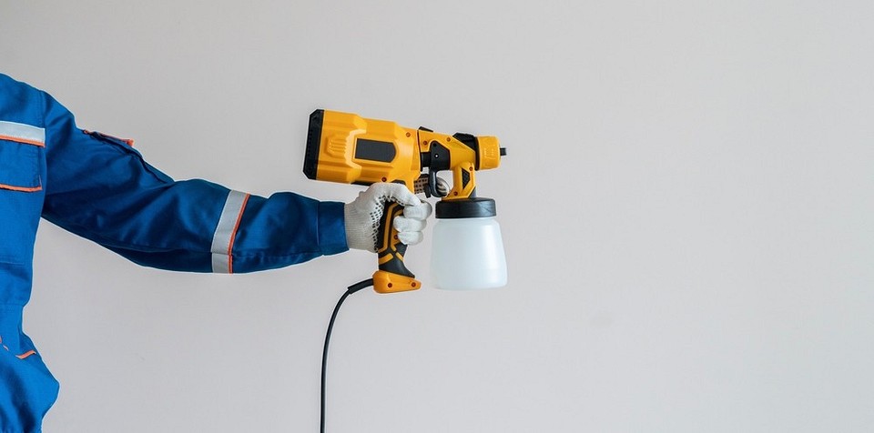 Jak prawidłowo korzystać z pistoletu natryskowego? Poradnik 2026 dla każdego