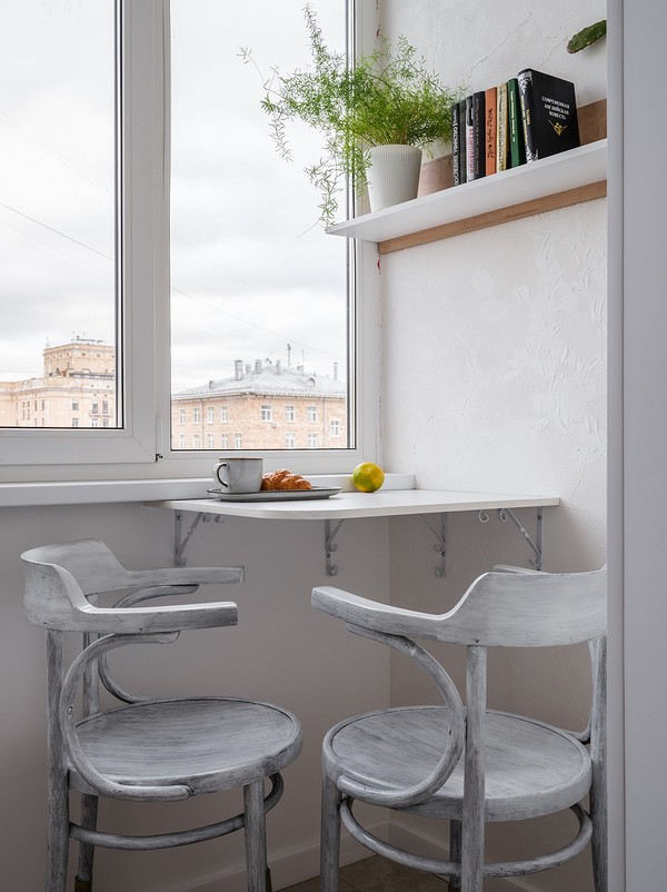 Elastyczne narożniki PCV Zdjęcie ukazuje przykład elastycznego narożnika PCV, idealnego do wykończenia okien. 2026.