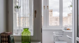 Oszczędź i napraw: Jak samodzielnie zamontować narożniki PCV w 2026 — Okna PCV wykończenie narożników krok po kroku 2026