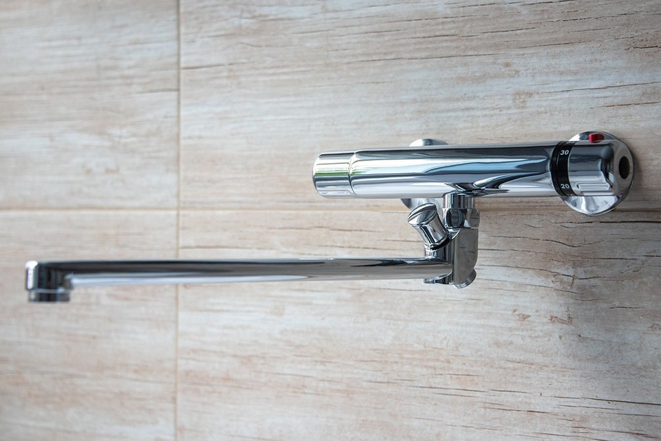 Bateria wannowa ścienna: estetyka i praktyczność w Twojej łazience w 2026.