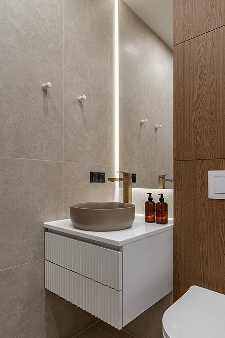 Bateria wannowa ścienna w minimalistycznym stylu - idealna do nowoczesnych łazienek.