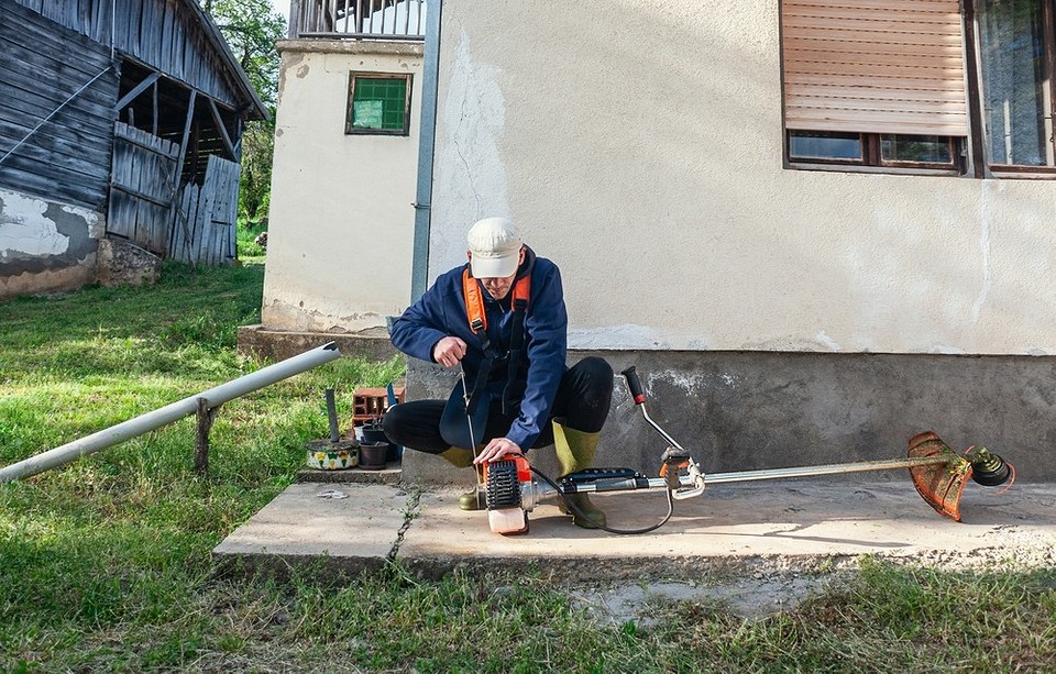 Rozwiązywanie problemów z rozruchem Rozwiązywanie problemów z rozruchem kosy spalinowej: przegląd typowych błędów silnika dwusuwowego.
