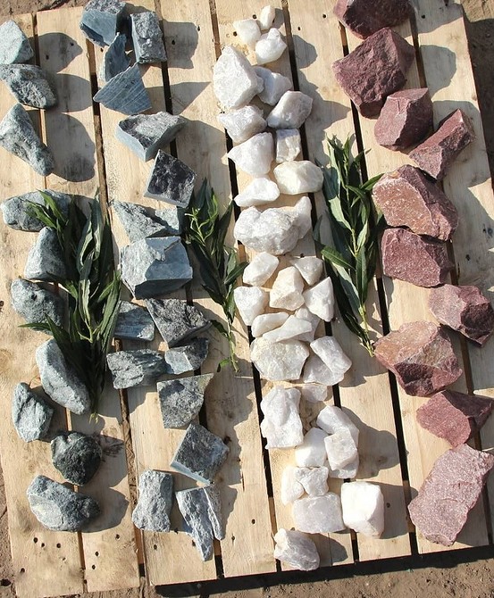 Kamienie z bliska Różne rodzaje kamieni do sauny z bliska.