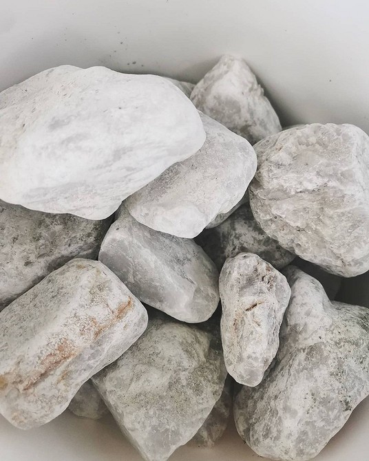 Porady i wybór Tabela z porównaniem i poradami dotyczącymi wyboru kamieni do sauny.