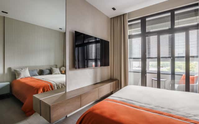 Jasne kolory w remoncie mieszkania: inspiracje i trendy na 2026 rok.